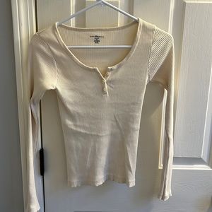 Brandy Melville zelly three button top